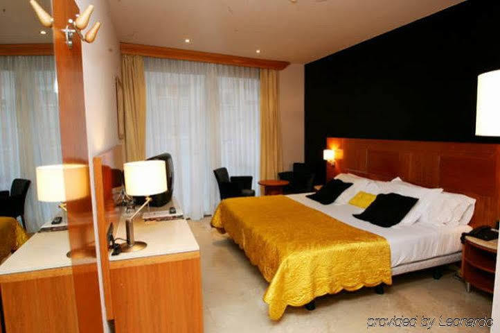 Hotel Calasanz Molins de Rei Room photo