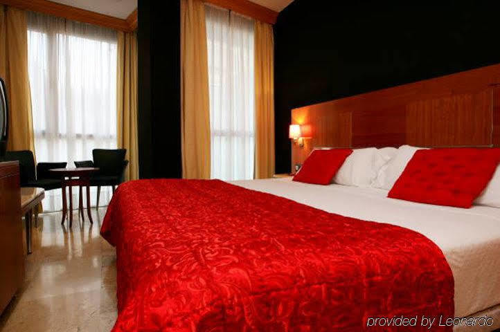 Hotel Calasanz Molins de Rei Room photo