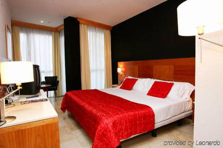Hotel Calasanz Molins de Rei Room photo